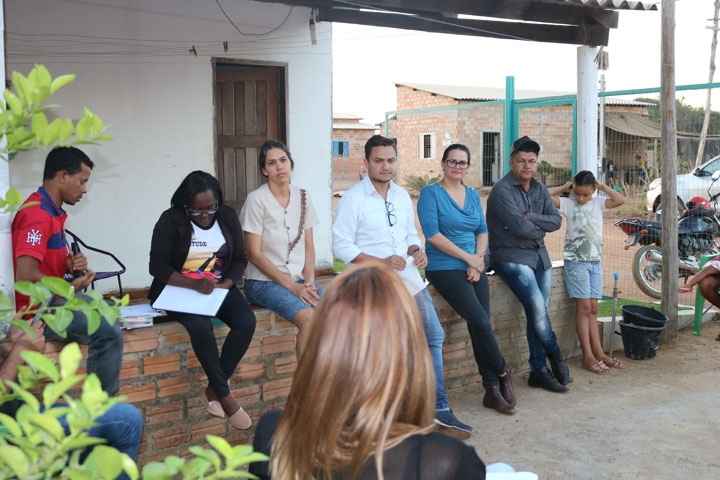 Parlamentares se reúnem com moradores do setor Santa Maria