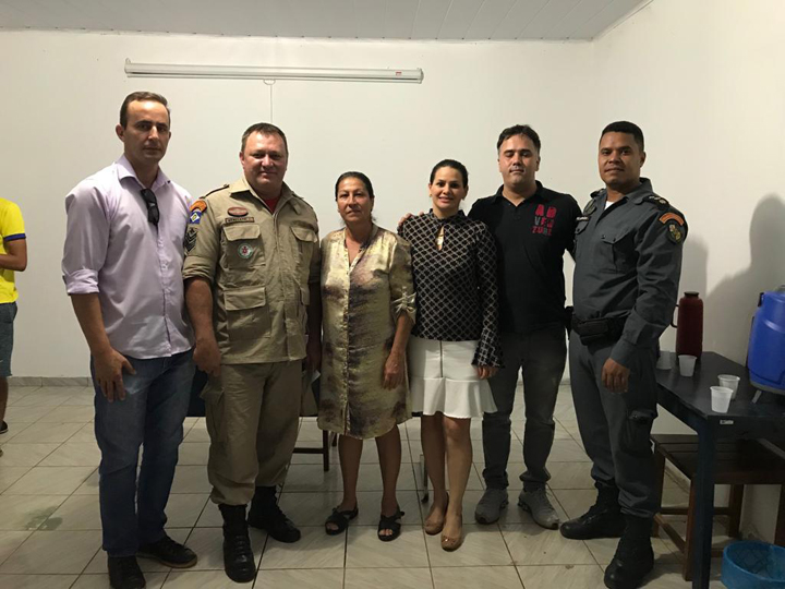 Geancarlos, Janete e Marli participam de reunião com autoridades municipais