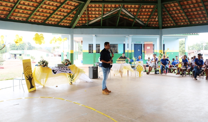 Uasley visita Escola Estadual Antônio Alves Dias