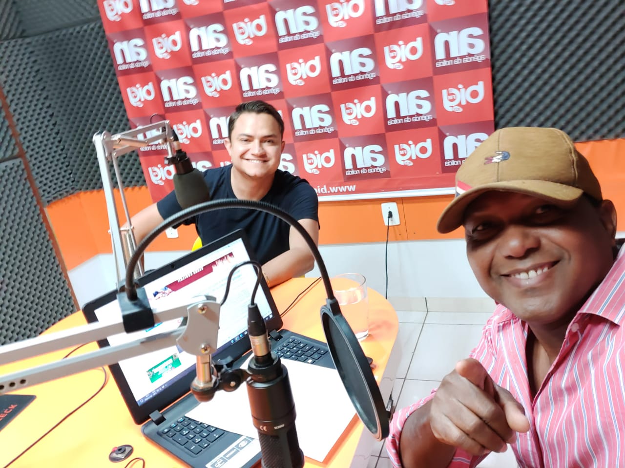 Uasley dá entrevista ao vivo em programa da Rádio Big FM