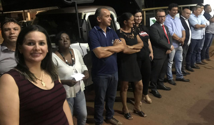 Janete e Elton participam de reunião para a regularização fundiária