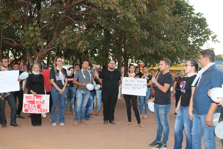 Uasley comparece em ato de repúdio à violência contra a mulher